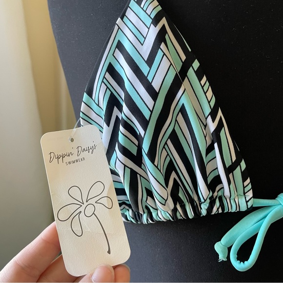NWT Dippin’ Daisy’s Bikini Top - Picture 4 of 8